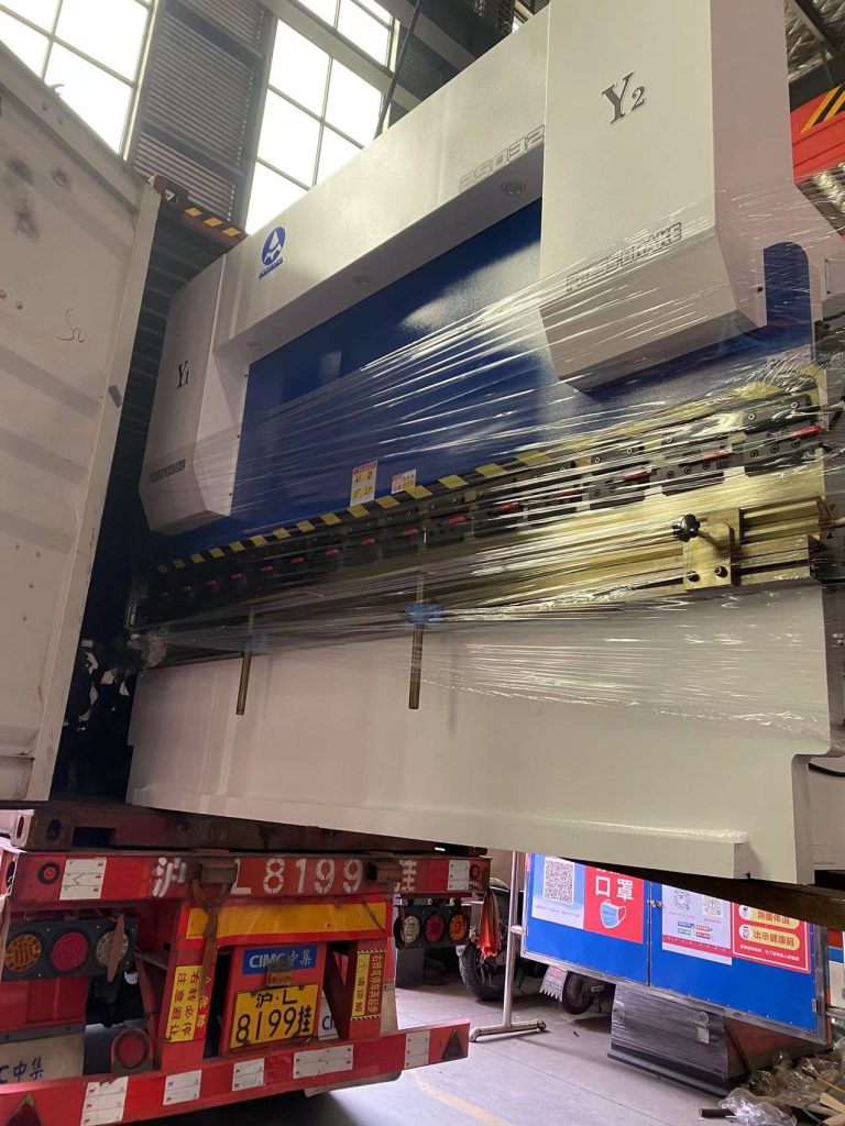 Pictures and videos of  Container loading of Hydraulic Press brake